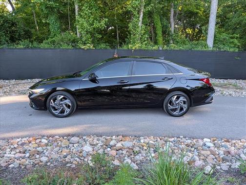 Black 2024 Hyundai ELANTRA SEL