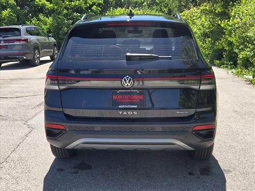 Deep Black Pearl Effect 2026 Volkswagen Taos 1.5T S