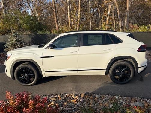 2026 Volkswagen Atlas Cross Sport 2.0T SEL R-Line Black