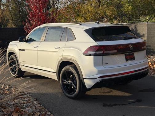 2026 Volkswagen Atlas Cross Sport 2.0T SEL R-Line Black