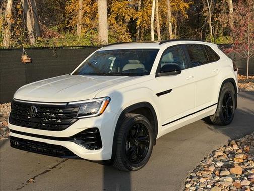 2026 Volkswagen Atlas Cross Sport 2.0T SEL R-Line Black