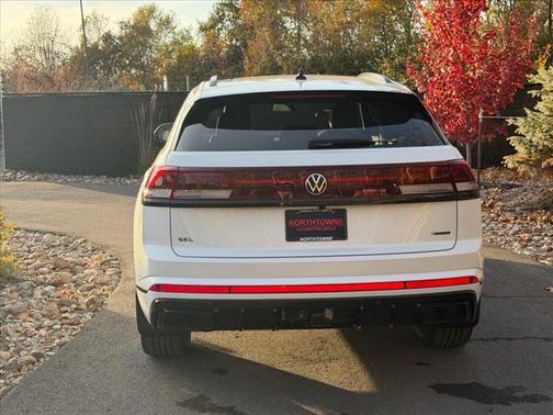 2026 Volkswagen Atlas Cross Sport 2.0T SEL R-Line Black