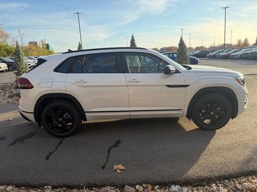 2026 Volkswagen Atlas Cross Sport 2.0T SEL R-Line Black