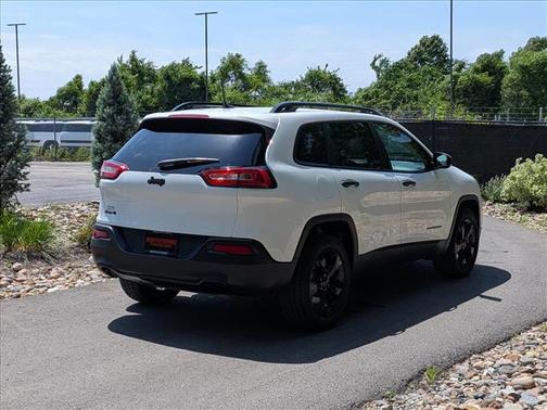 Bright White 2017 Jeep Cherokee Altitude