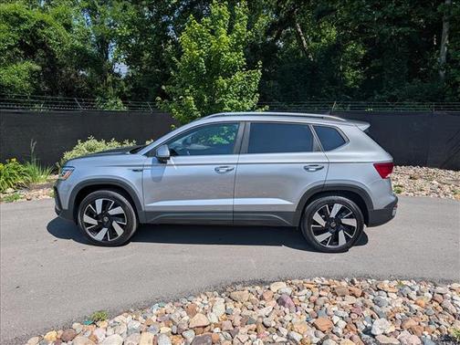 Pyrite Silver Metallic 2024 Volkswagen Taos 1.5T SEL