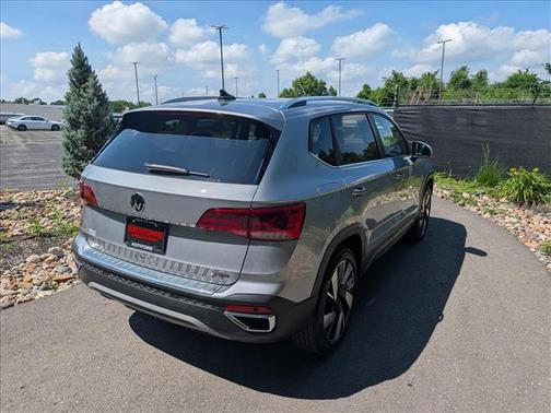 Pyrite Silver Metallic 2024 Volkswagen Taos 1.5T SEL