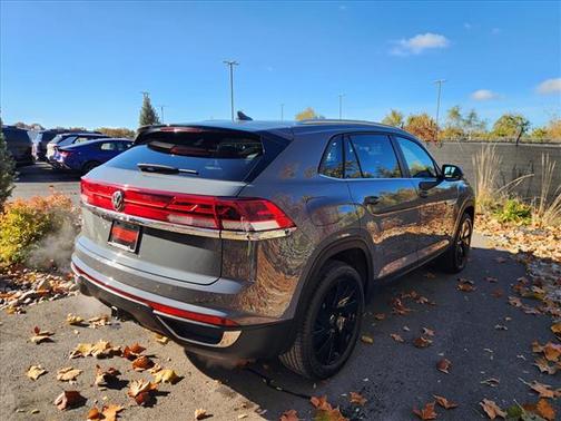 2025 Volkswagen Atlas Cross Sport 2.0T SE w/Technology