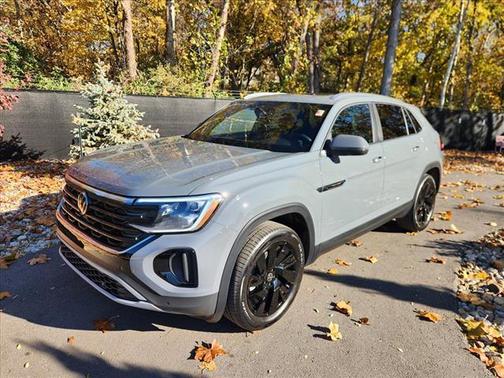 2025 Volkswagen Atlas Cross Sport 2.0T SE w/Technology