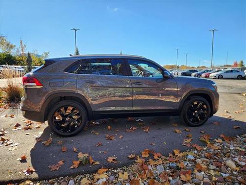 2025 Volkswagen Atlas Cross Sport 2.0T SE w/Technology