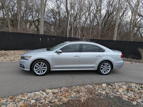 2016 Volkswagen Passat 1.8T SEL Premium
