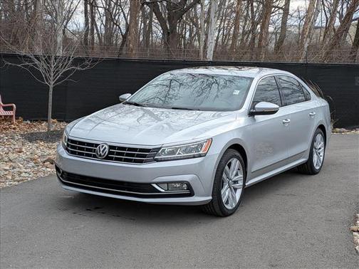 2016 Volkswagen Passat 1.8T SEL Premium