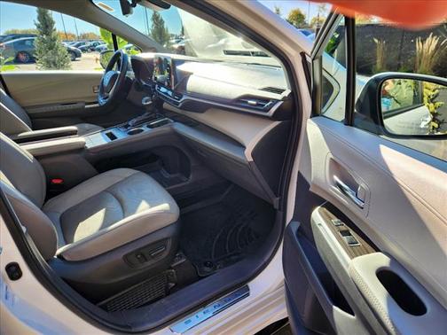 2022 Toyota Sienna Limited