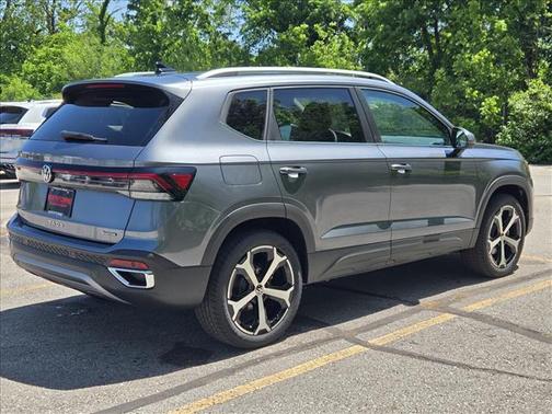 Platinum Gray Metallic 2026 Volkswagen Taos 1.5T SEL