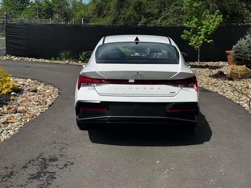 2025 Hyundai ELANTRA HEV Limited