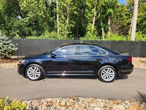 2017 Volkswagen Passat 1.8T SE w/Technology