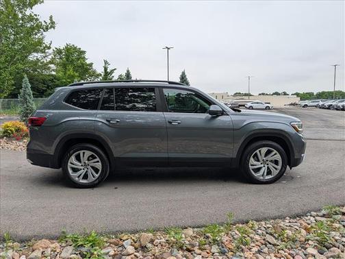 Platinum Gray Metallic 2022 Volkswagen Atlas 2.0T SE w/Technology