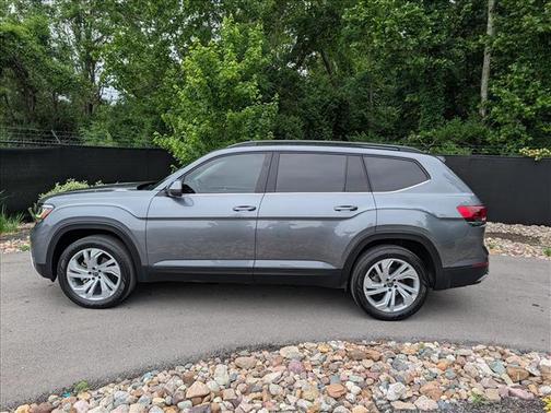Platinum Gray Metallic 2022 Volkswagen Atlas 2.0T SE w/Technology