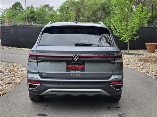 Platinum Gray 2026 Volkswagen Taos 1.5T SE