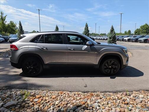 Silver Bird Metallic 2024 Volkswagen Atlas Cross Sport 2.0T SE w/Technology