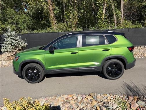 2025 Volkswagen Taos 1.5T SE Black