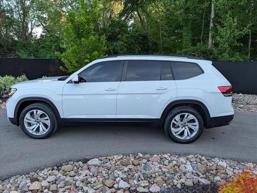 Pure White 2021 Volkswagen Atlas 3.6 V6 SE w/ Technology