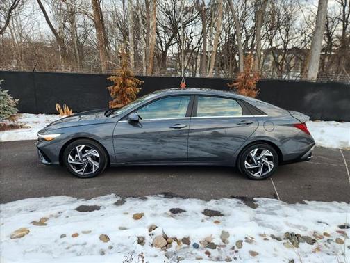 2025 Hyundai ELANTRA HEV Limited