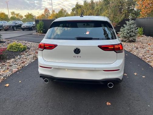 2024 Volkswagen Golf GTI 2.0T SE