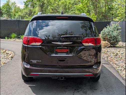 2017 Chrysler Pacifica Touring-L Plus
