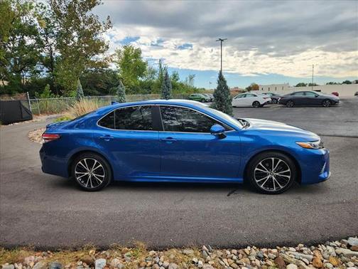 2020 Toyota Camry SE