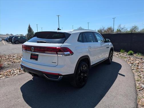 2024 Volkswagen Atlas Cross Sport 2.0T SE w/Technology