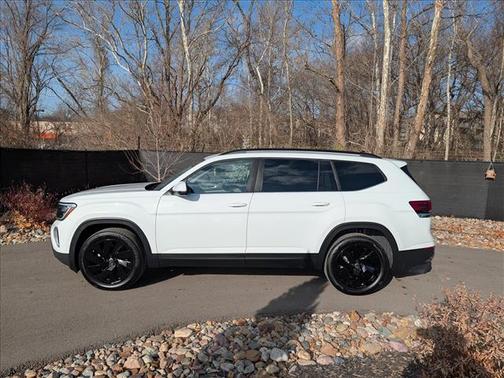 2024 Volkswagen Atlas 2.0T SE