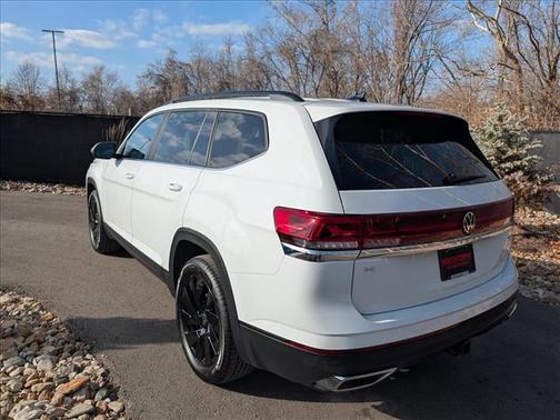 2024 Volkswagen Atlas 2.0T SE