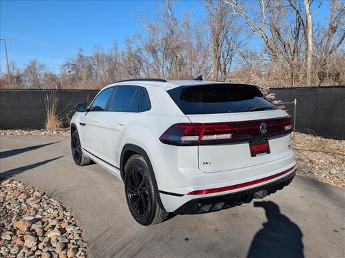 2025 Volkswagen Atlas Cross Sport 2.0T SEL R-Line Black
