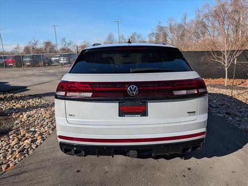 2025 Volkswagen Atlas Cross Sport 2.0T SEL R-Line Black