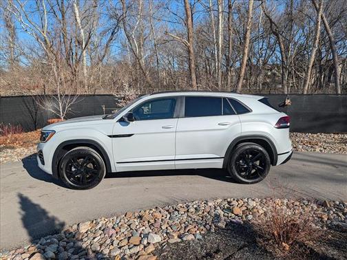 2025 Volkswagen Atlas Cross Sport 2.0T SEL R-Line Black
