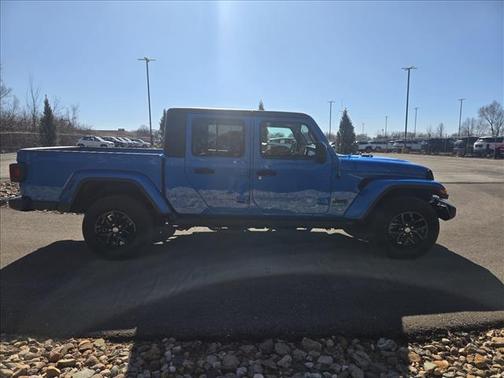 2023 Jeep Gladiator Sport