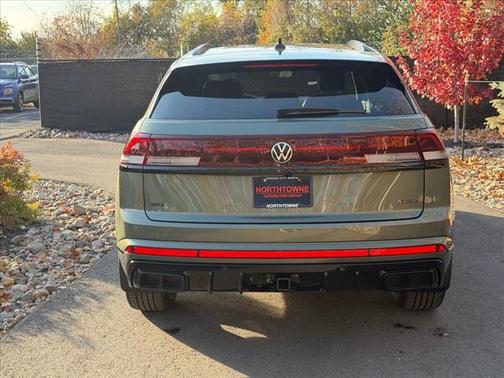 2026 Volkswagen Atlas Cross Sport 2.0T SEL R-Line Black