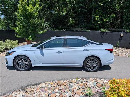 Gray Sky Pearl 2023 Nissan Altima 2.0 SR