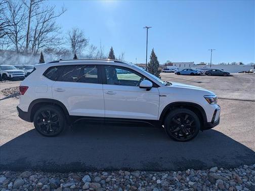 2023 Volkswagen Taos 1.5T SE