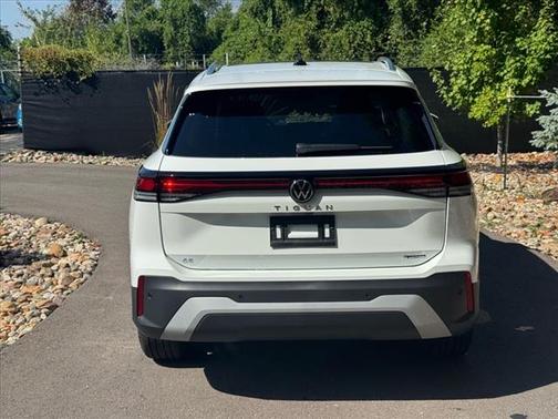 2025 Volkswagen Tiguan 2.0T SE