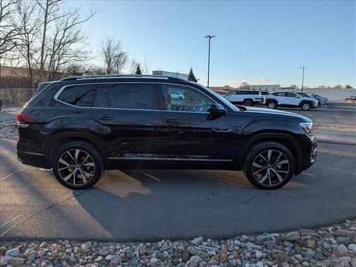 2025 Volkswagen Atlas 2.0T SEL Premium R-Line