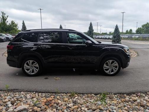 Deep Black Pearl Effect 2023 Volkswagen Atlas 3.6L SE w/Technology