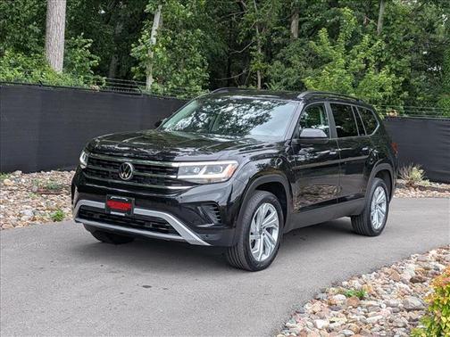 Deep Black Pearl Effect 2023 Volkswagen Atlas 3.6L SE w/Technology