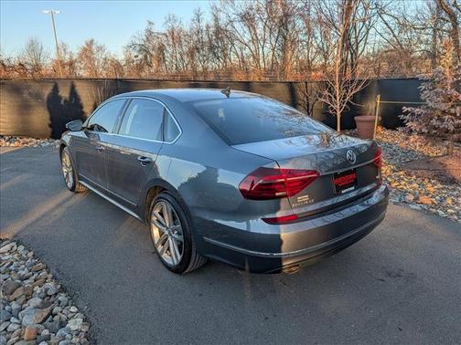 2017 Volkswagen Passat 1.8T SE w/Technology