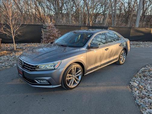 2017 Volkswagen Passat 1.8T SE w/Technology