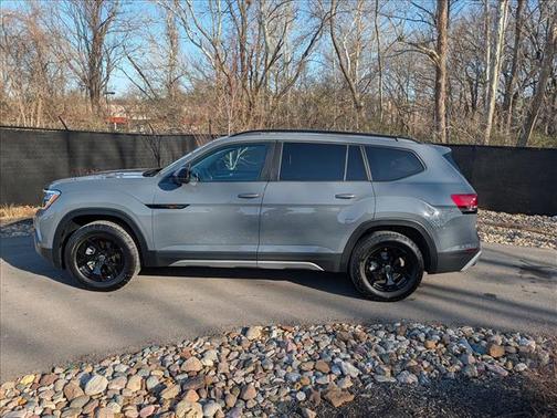 2025 Volkswagen Atlas 2.0T Peak Edition