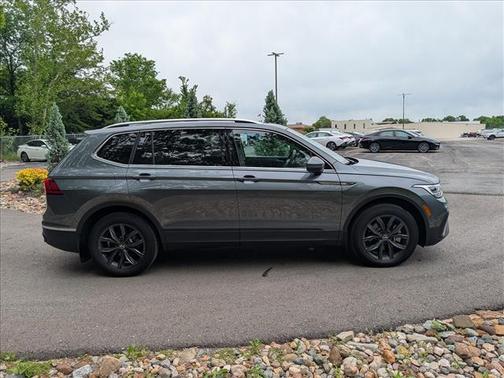 Platinum Gray Metallic 2023 Volkswagen Tiguan 2.0T SE