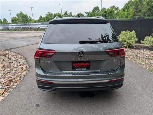 Platinum Gray Metallic 2023 Volkswagen Tiguan 2.0T SE