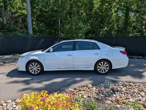 White Pearl 2011 Toyota Avalon