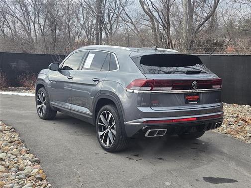 2025 Volkswagen Atlas Cross Sport 2.0T SEL Premium R-Line